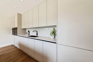 Kitchen pic 2- click for photo gallery